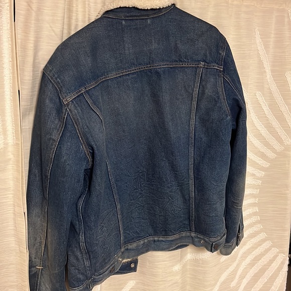 Sherpa lined Levi’s denim jacket - Picture 5 of 5